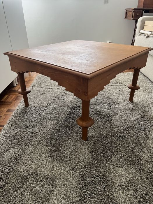 Mesa centro/apoio em madeira maciça