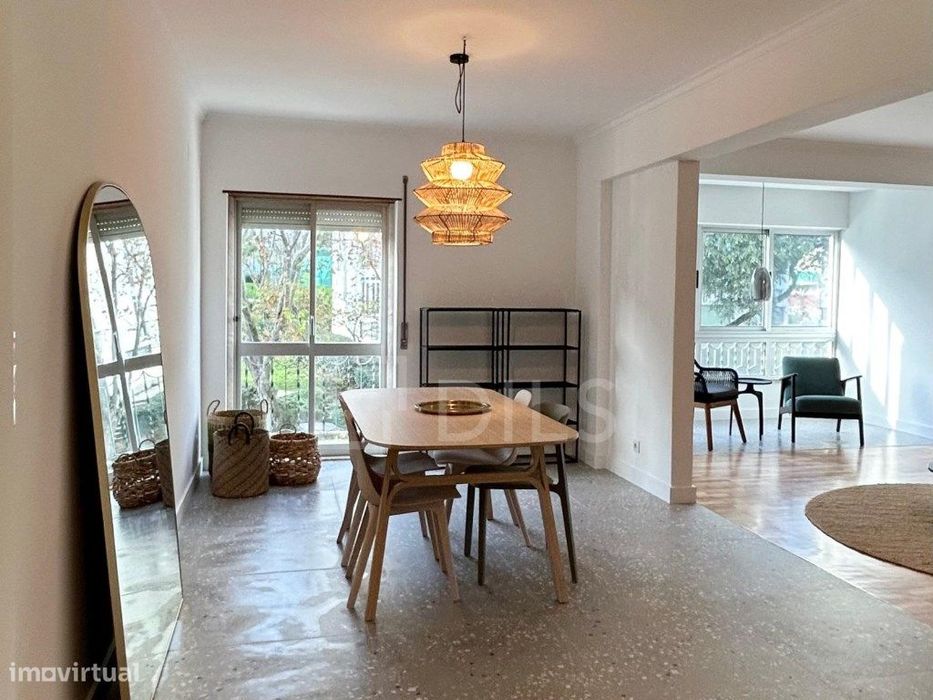 Apartamento T2 com áreas amplas e elevador em Alcabideche, Cascais