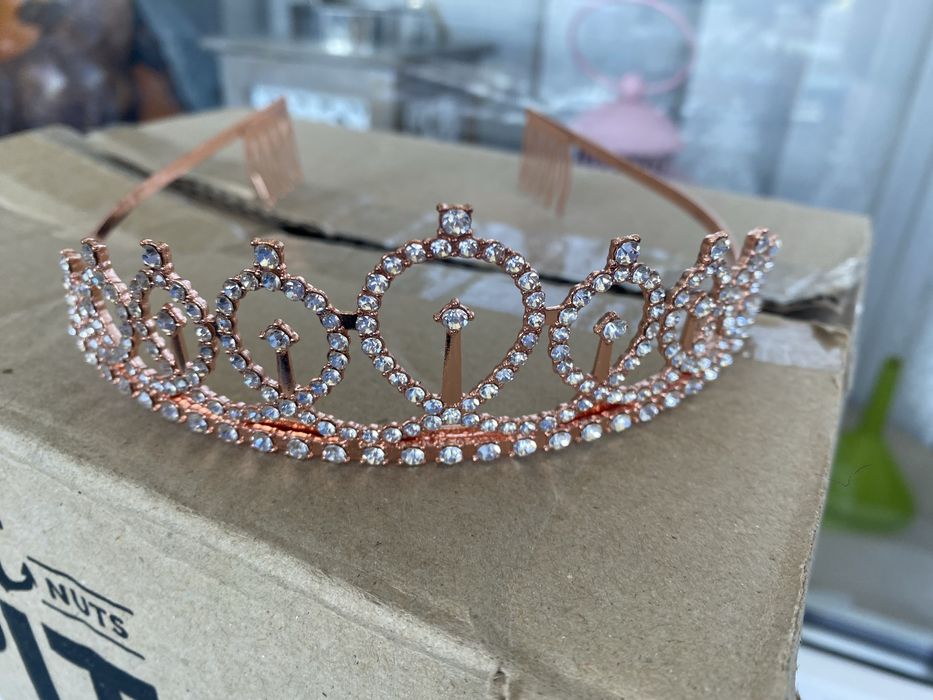 Вишукана діадема на голову