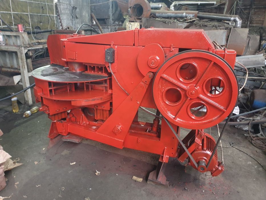 Пресс кирпичный револьверный