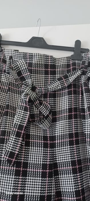 Spodnie w kratkę damskie