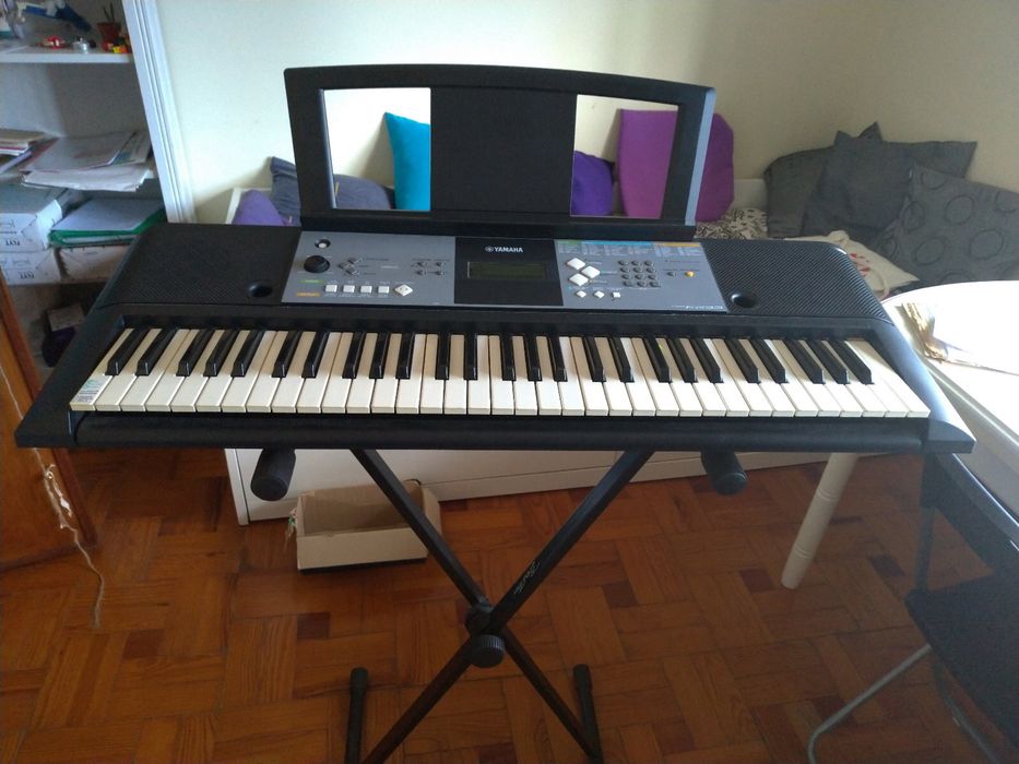 Teclado Yamaha PSR-E233