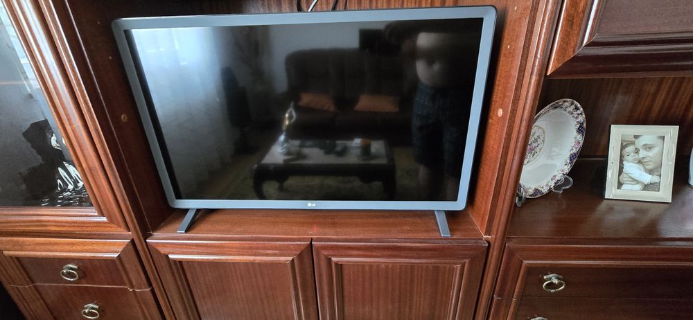 Móvel de Sala + Televisão