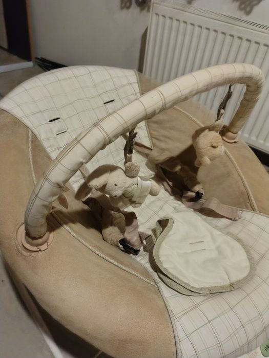 Leżaczek Bujaczek firmy bright starte