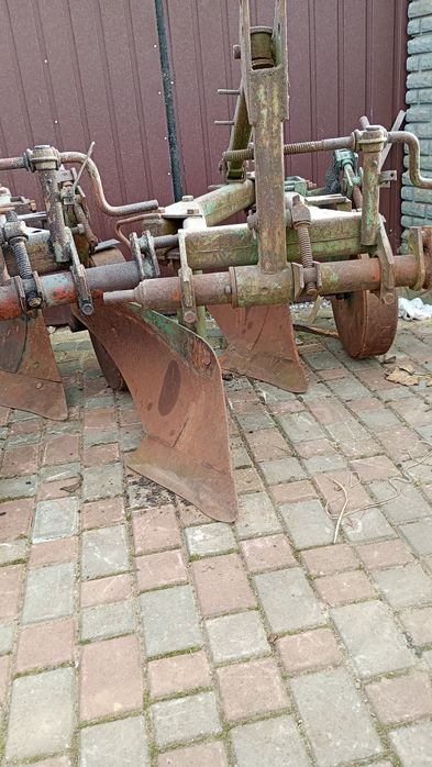 Продам плуги 2по30 3по30-2по30-4по30-4по25-5по25-2по25-3по25