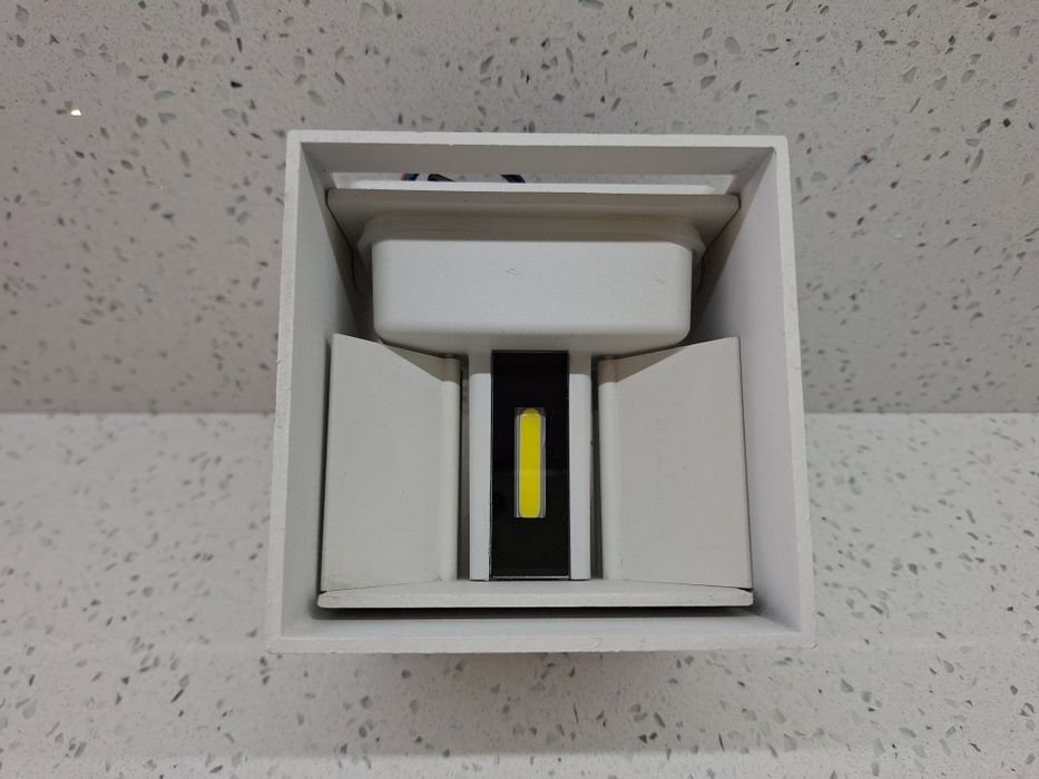 Candeeiro de parede exterior à prova de água