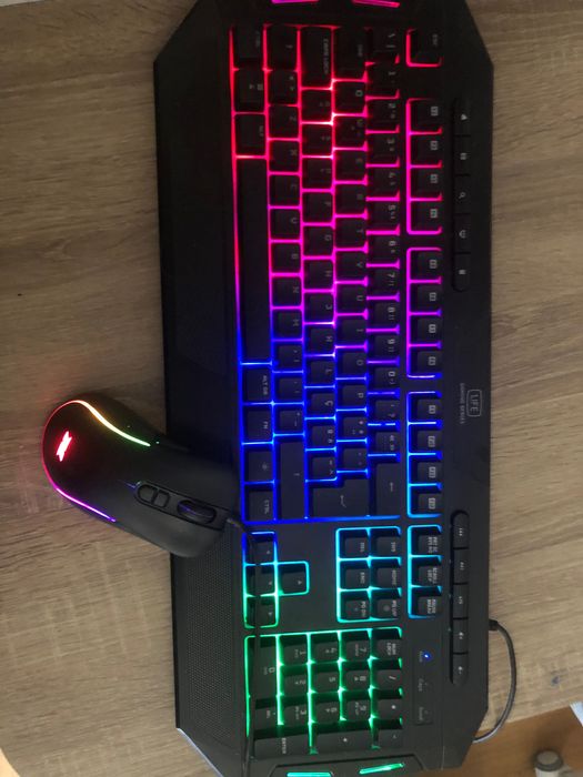 Teclado RGB Rainbow e rato de 6400 DPI RGB