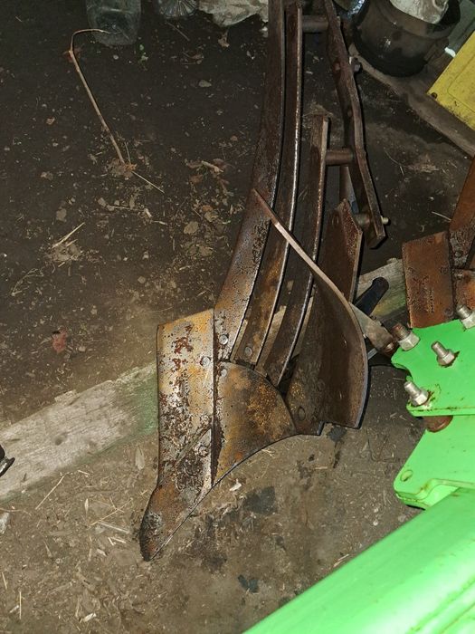 Продам плуг Велес агро ПНВБ 3-40  3+1
