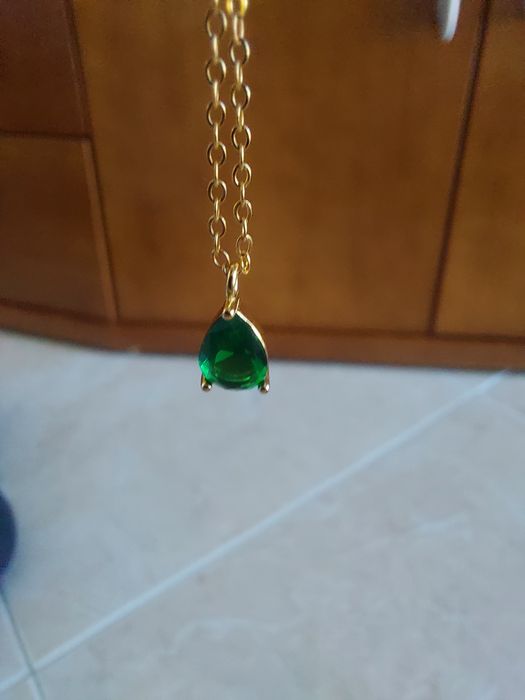 Colar elegante verde