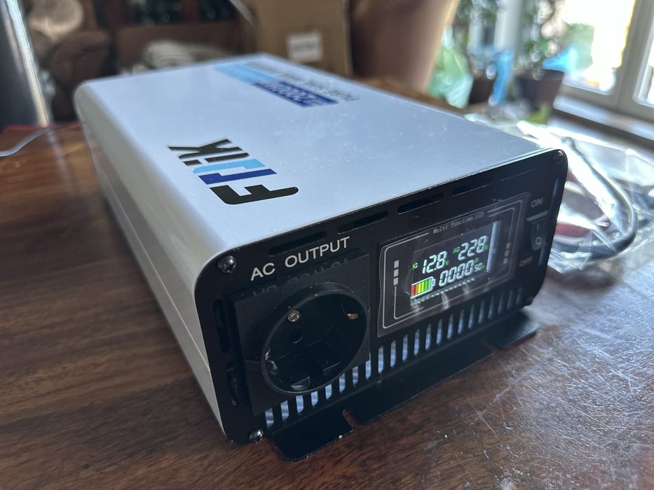 Przetwornica 2000/4000 W  12/230 V