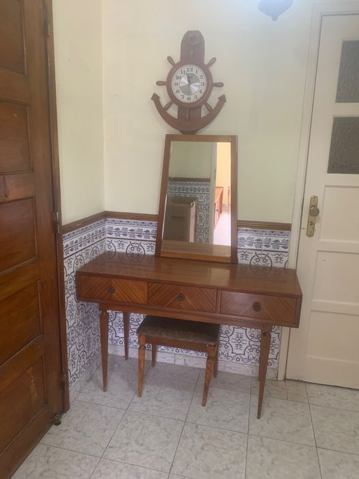 Móvel com espelho