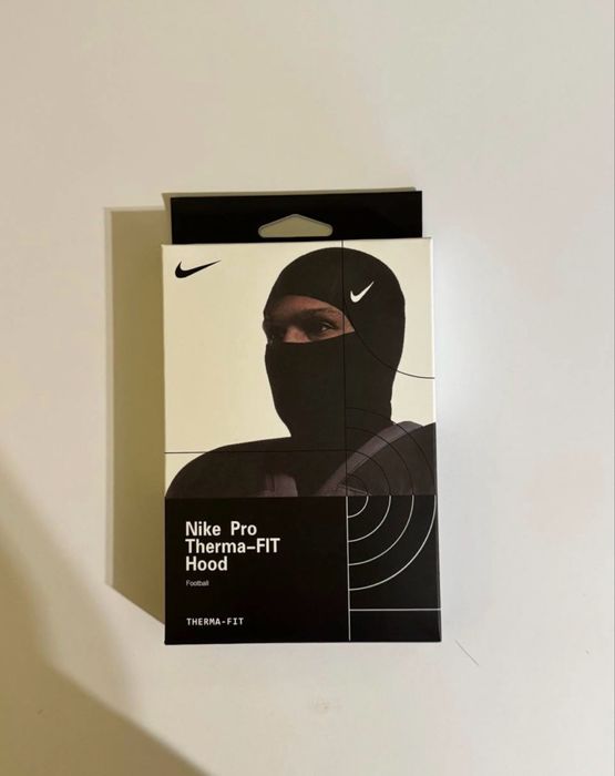 Балаклава Nike.