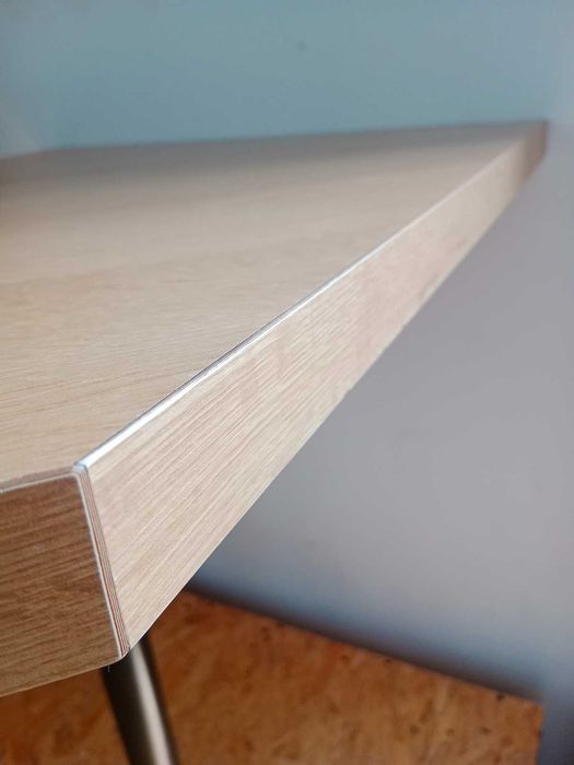 Solidny stolik na jednej nodze, kuchnia, balkon