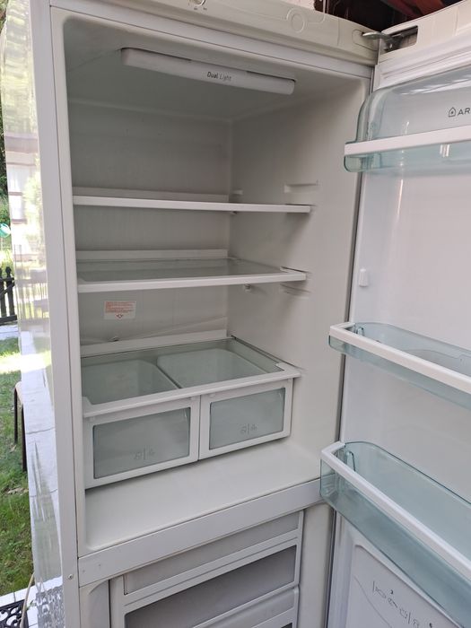 Sprzedam lodówkę ARISTON