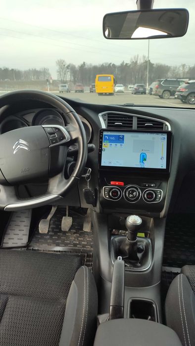 Продаж легкового автомобіля