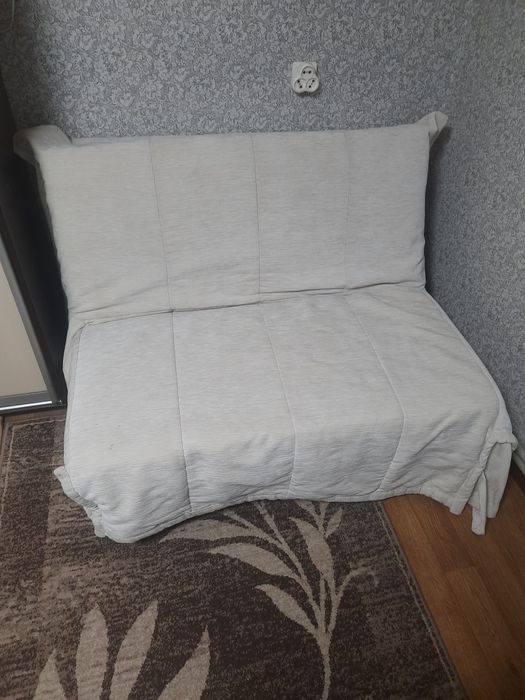 Продам дивани 2 штуки.