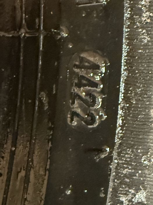 Продам зимові шини  275/40 R22 і 315/35 R22 Pirelli