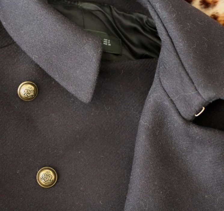Płaszcz dwurzędowy w stylu militarnym Zara