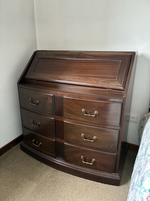 Mobilia de Quarto Casal em Mogno