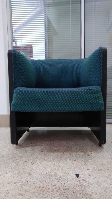 Poltrona confortável com rodas