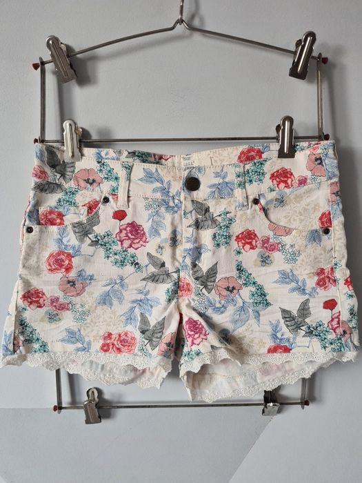 Spodenki szorty z koronką H&M