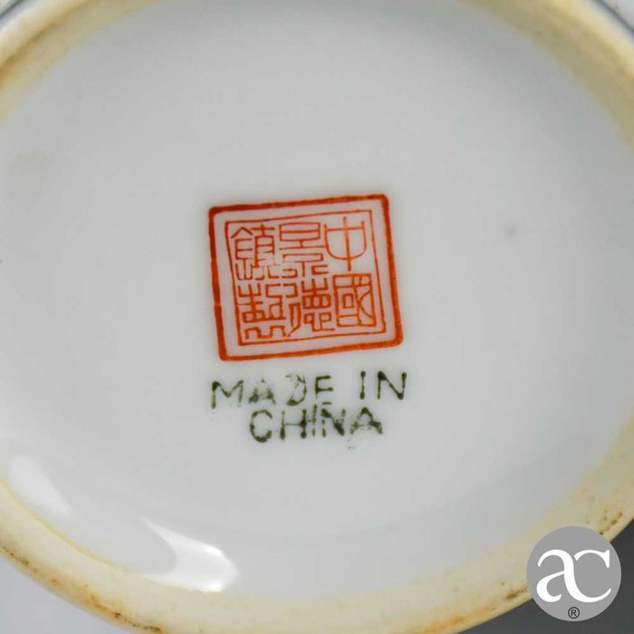 Par de jarras em porcelana da China, circa 1970