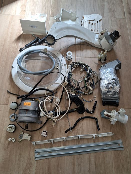 Máquina de lavar e secar roupa WHIRLPOOL AWZ 614 em peças E