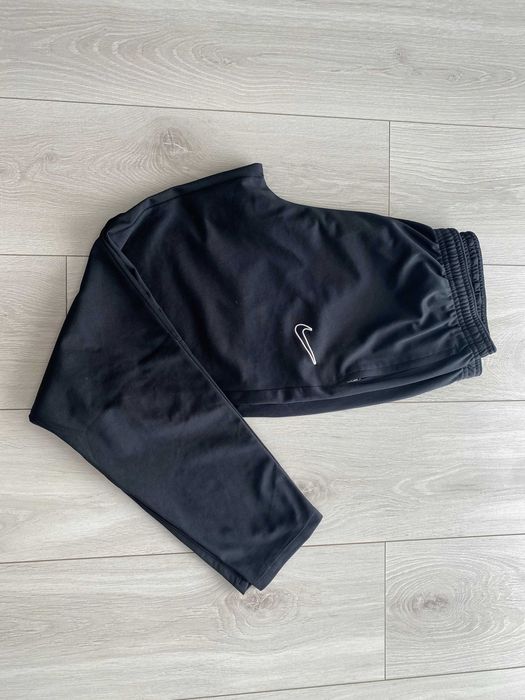 NIKE r.L oryginalne spodnie sportowe stan BDB