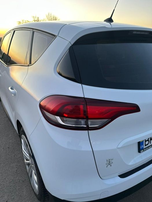 Продам автомобіль Рено сценік 4