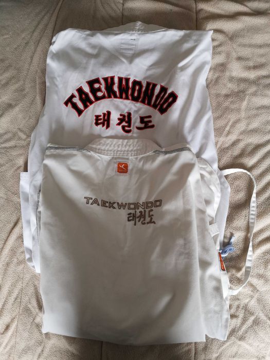 Dois Kimonos Taekwondo