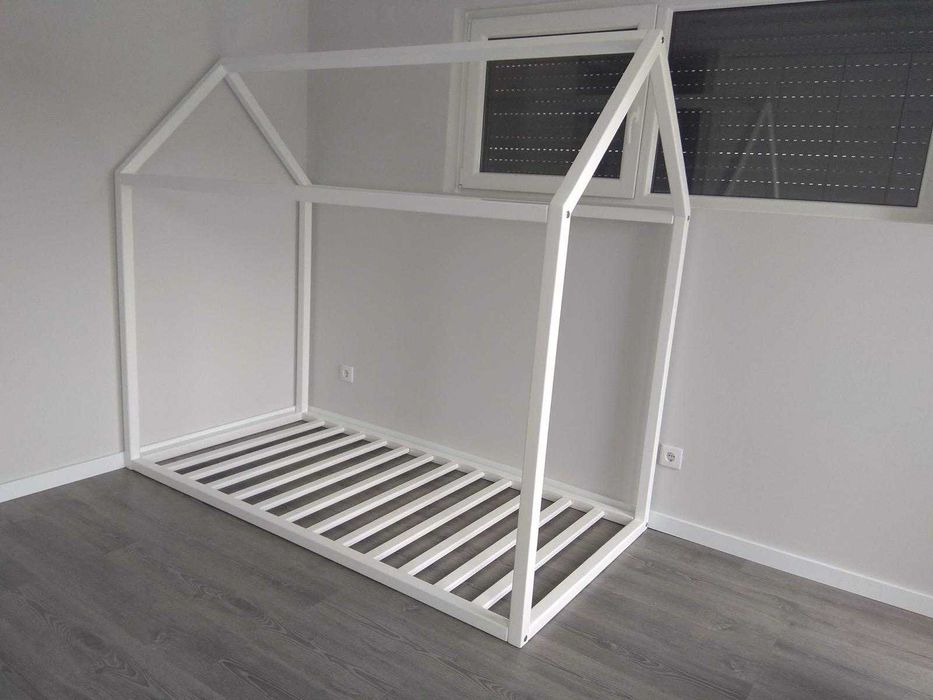 Cama de menina estilo castelo/casa