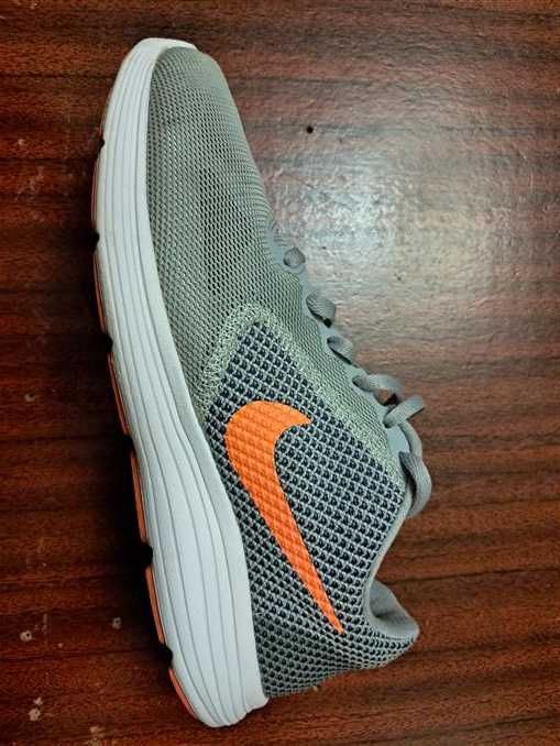 Женские Оригинальные кроссовки Nike 39размер.