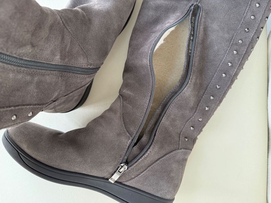 Продам зимові чоботи