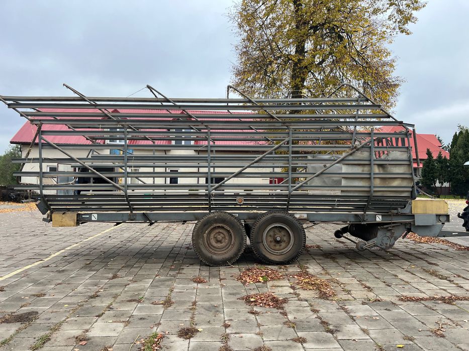 Przyczepa samozbierajaca