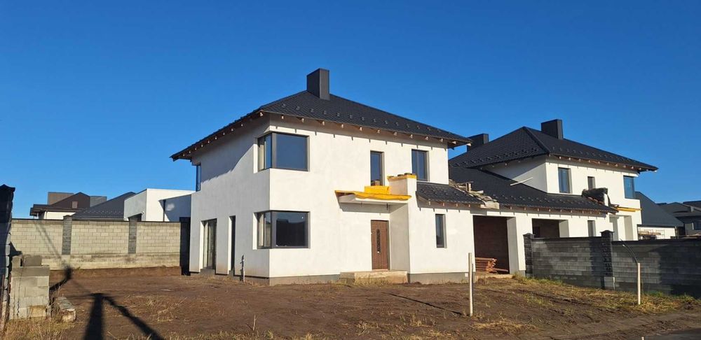 Котедж 165 кв. м з гаражем та ділянкою 4,8 соток