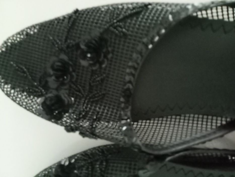 Vendo um par de chinelos, novos.