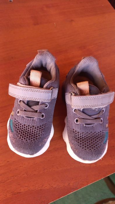 Кросівки на дівчинку