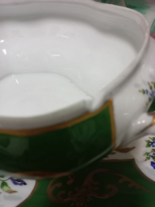 Conjunto de terrina e prato decorativos, pintado à mão