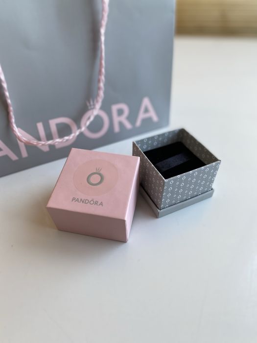 Подарунковий пакет і коробочка Pandora