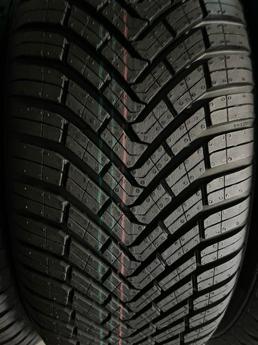 215/55/17 R17 Continental AllSeasonContact 4шт нові