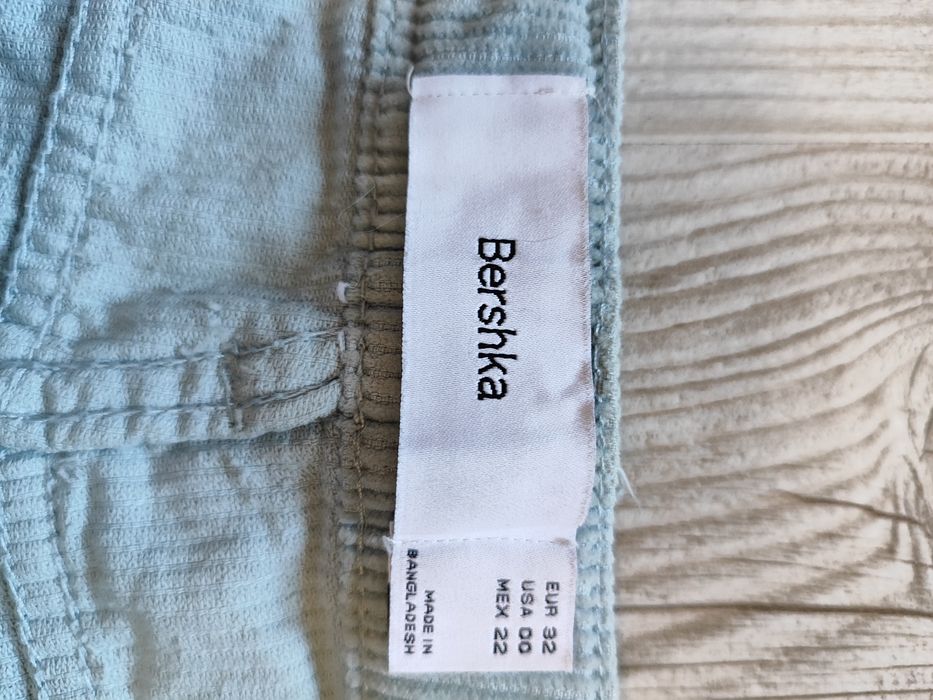 Красиві вельветові штани Bershka
