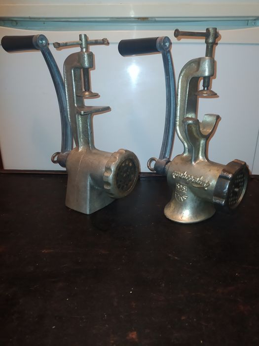 М'ясорубки механические35 0 грн. , запчасти к ним-50 грн..кофеварки, п