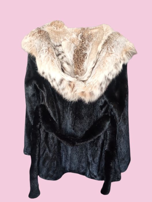 В груди 108см. Норковая шуба с рысью. Натуральная шуба