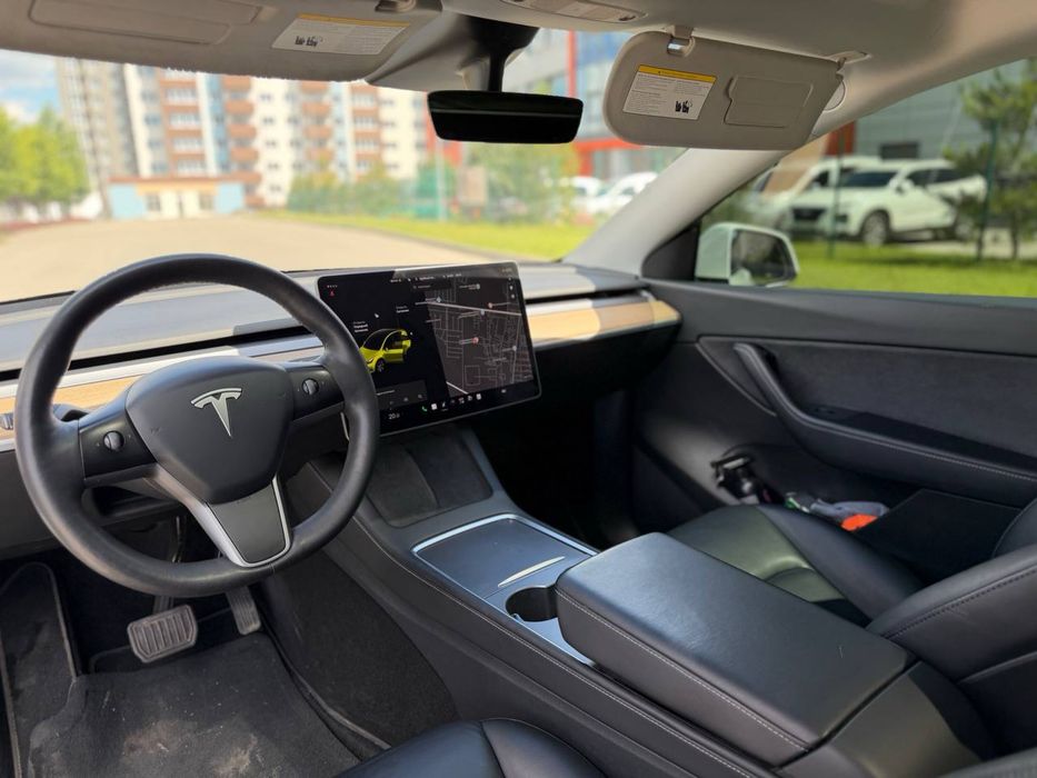 Tesla model Y 2021 года