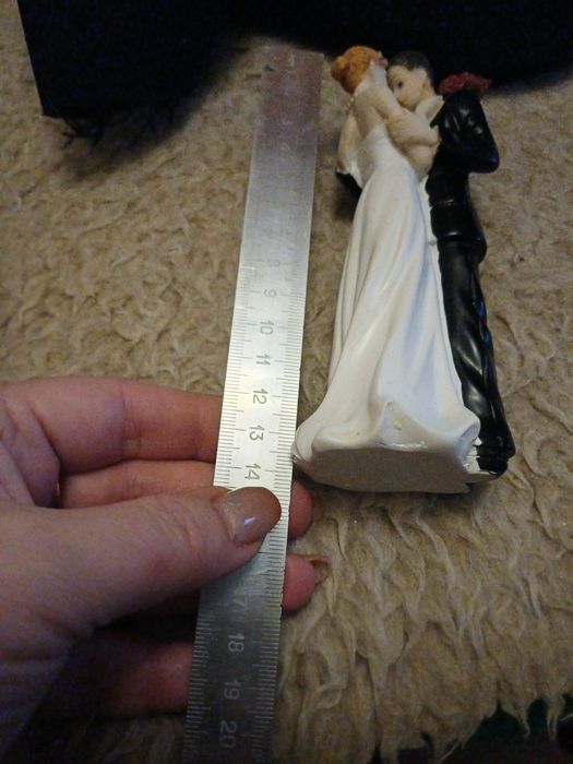 ,,Молодята" - фігурка, статуетка