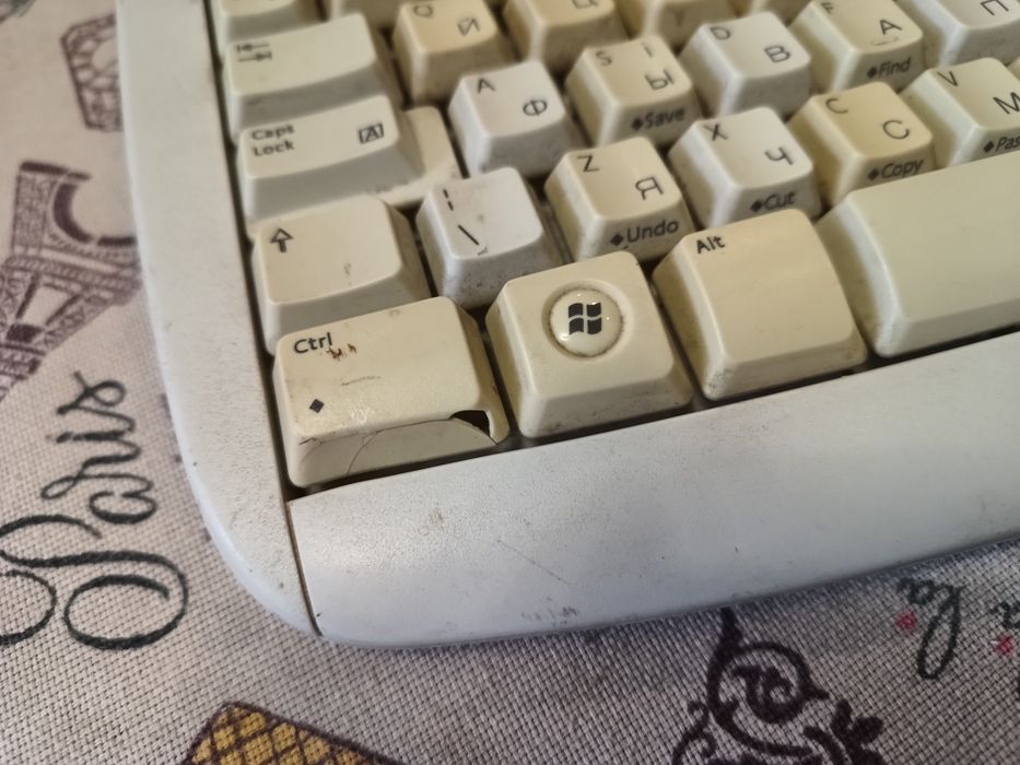 Продам лот 3 робочі  клавіатури та 2 миші