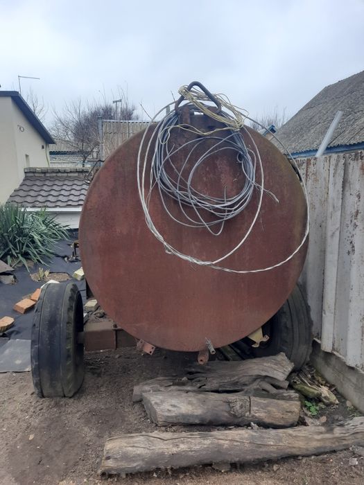 Продам бочку на 3 м.куб. в гарному стані!