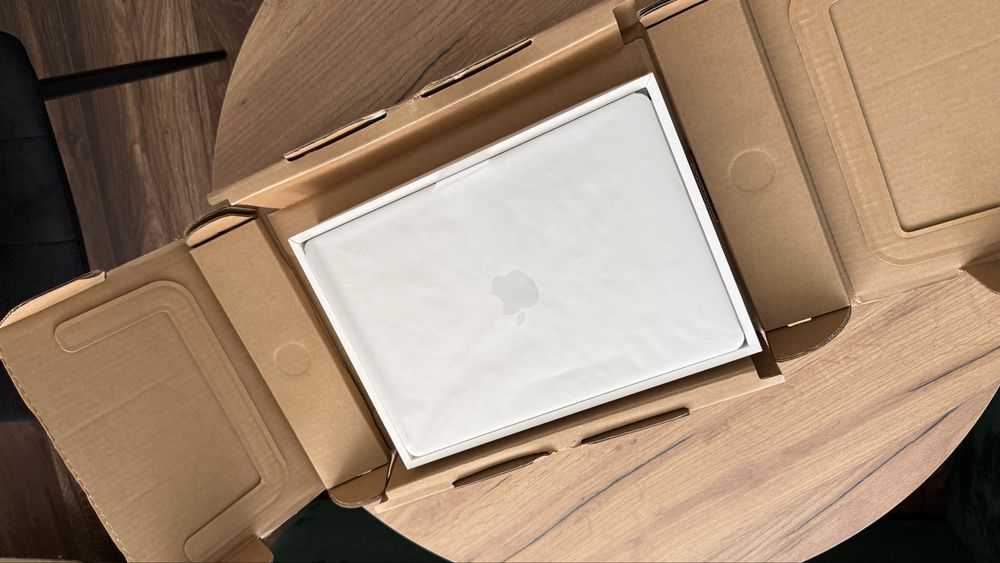Macbook Air M3 / 16GB / 256 GB / Kupiony 9/06/2025 - stan idealny