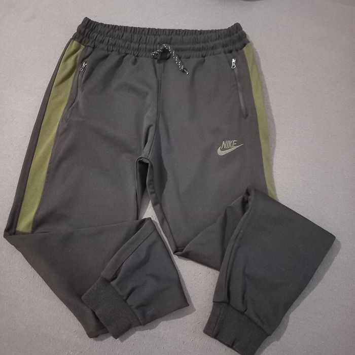 Спортивні штани Nike