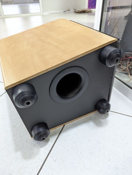 Активный сабвуфер JBL ES150/230. НЧ-25см. 300 Вт. Вес 16кг. USA